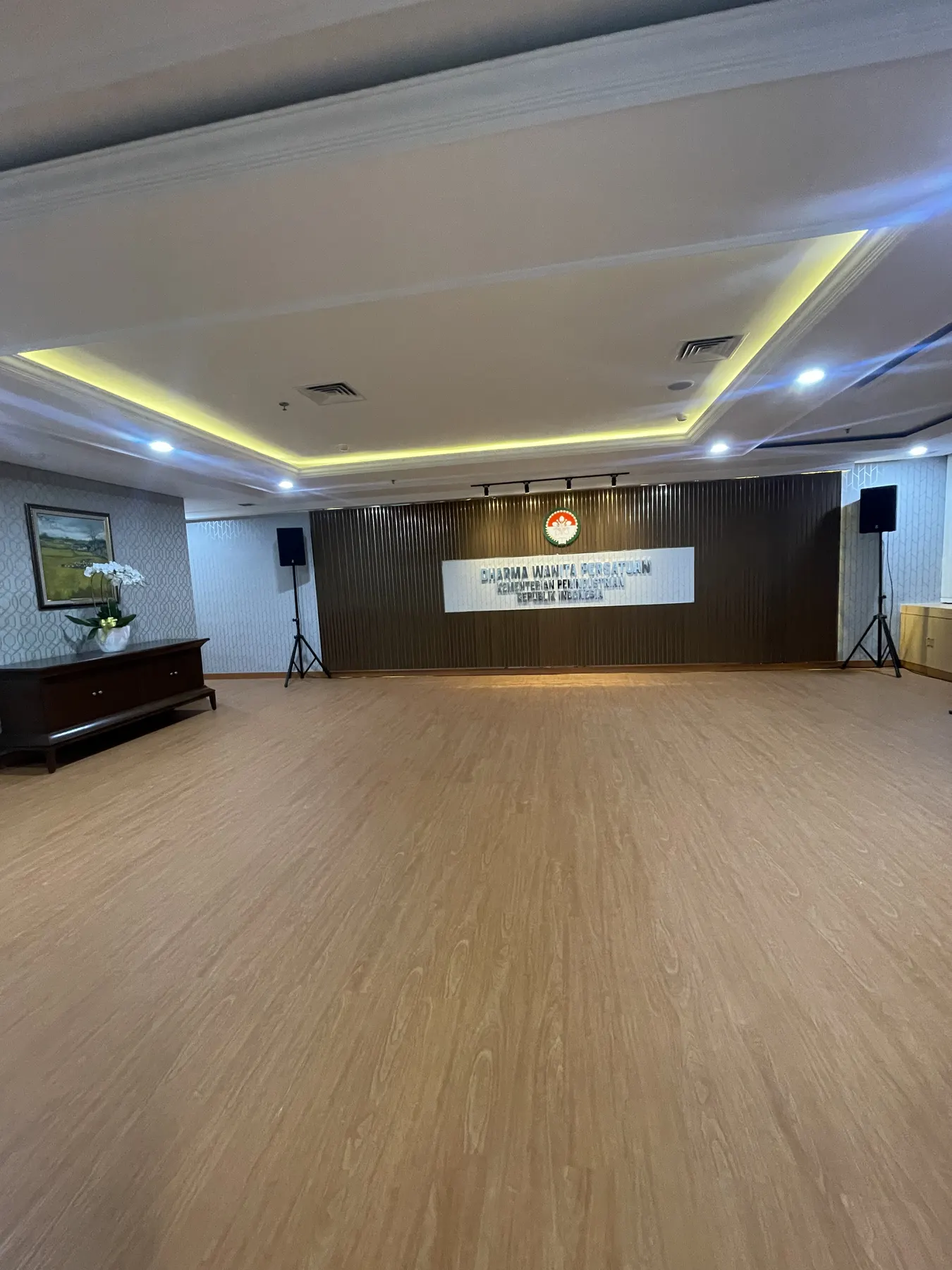 Executive office interior with timber floors, dropped ceilings, and meeting rooms (1)