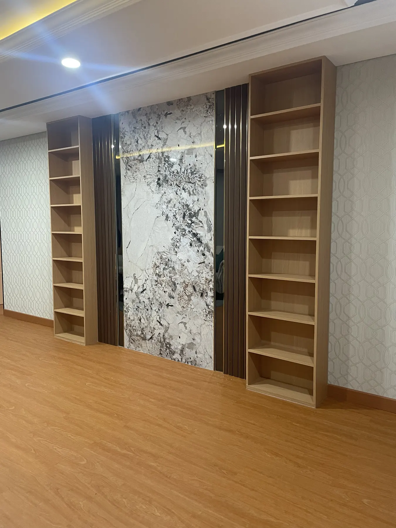 Executive office interior with timber floors, dropped ceilings, and meeting rooms (5)