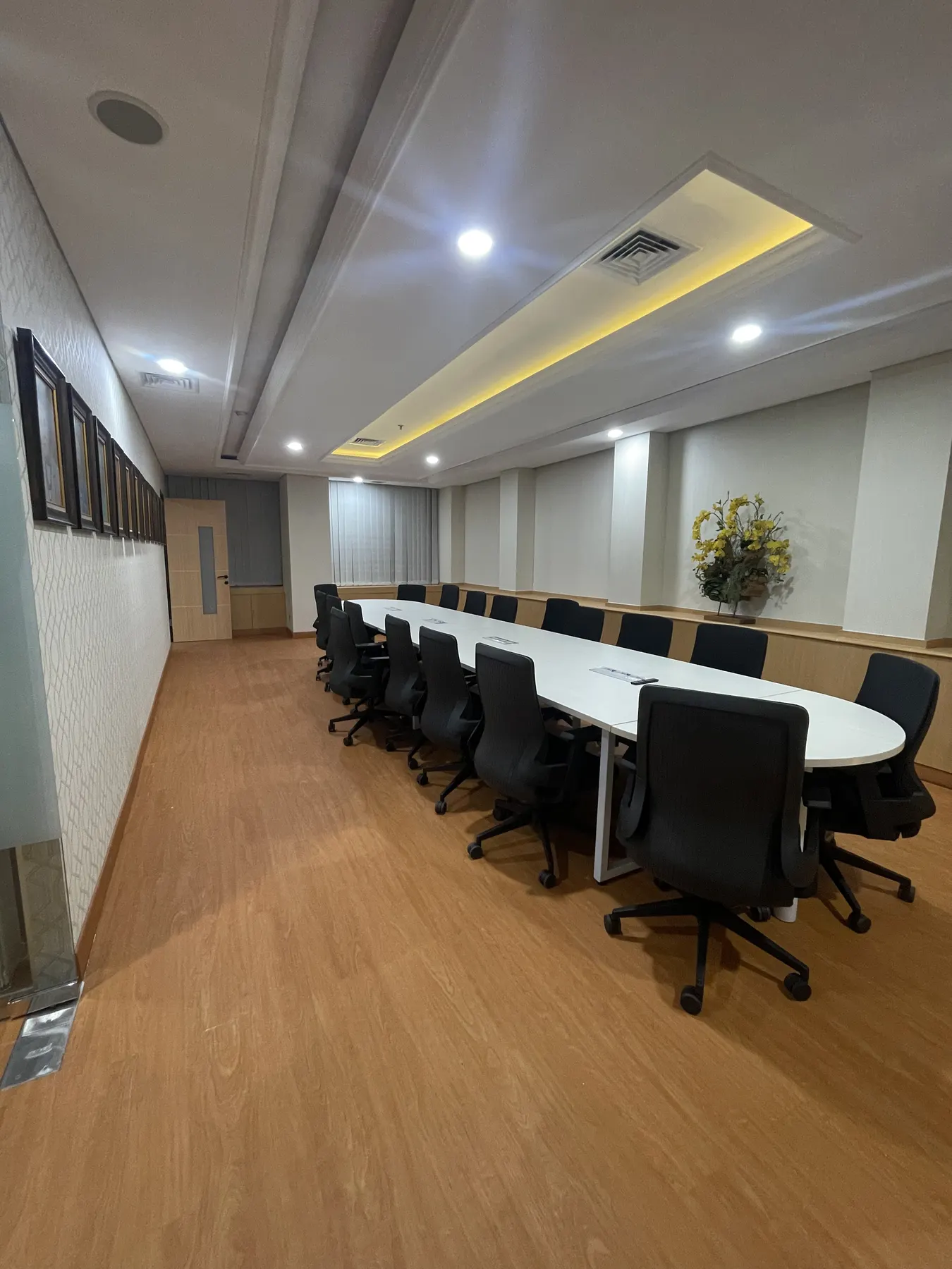 Executive office interior with timber floors, dropped ceilings, and meeting rooms (7)