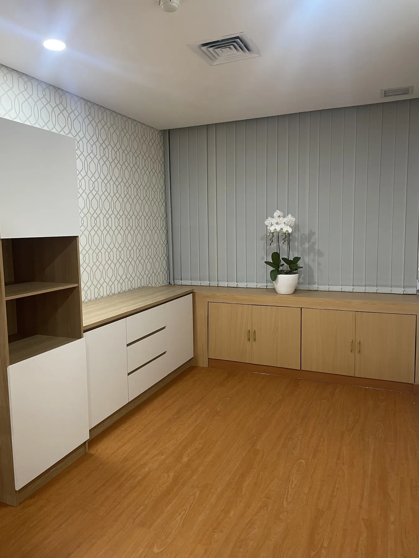 Executive office interior with timber floors, dropped ceilings, and meeting rooms (10)