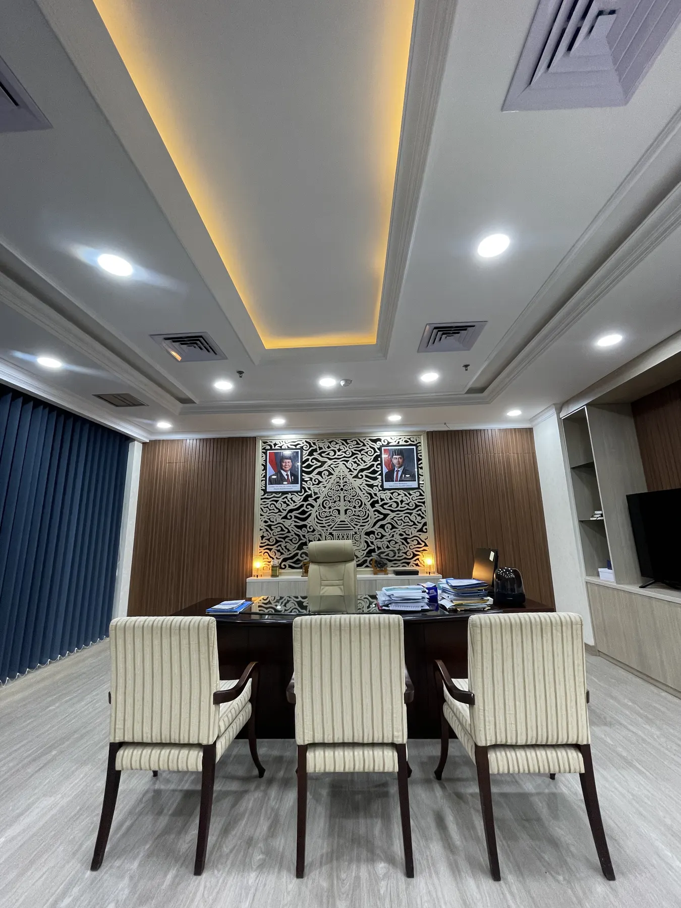 Office VIP lounge and a daycare room with colourful lockers (2)