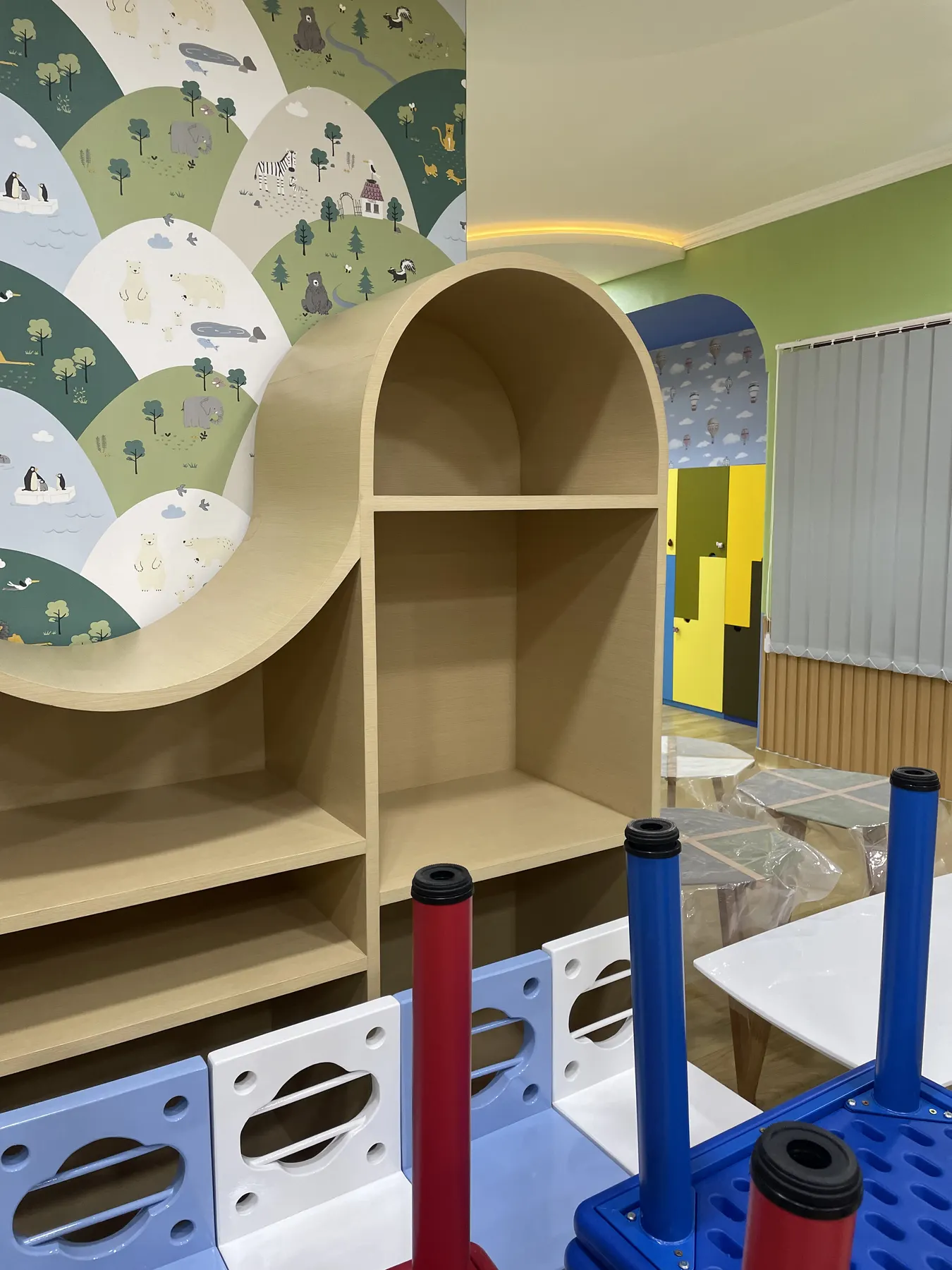 Office VIP lounge and a daycare room with colourful lockers (4)