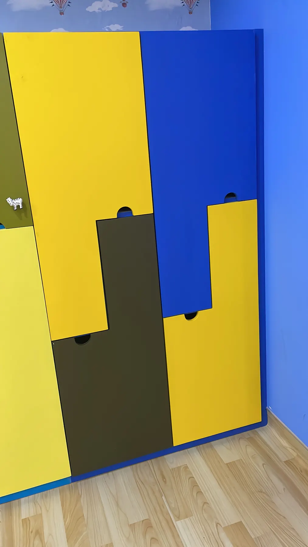 Office VIP lounge and a daycare room with colourful lockers (6)