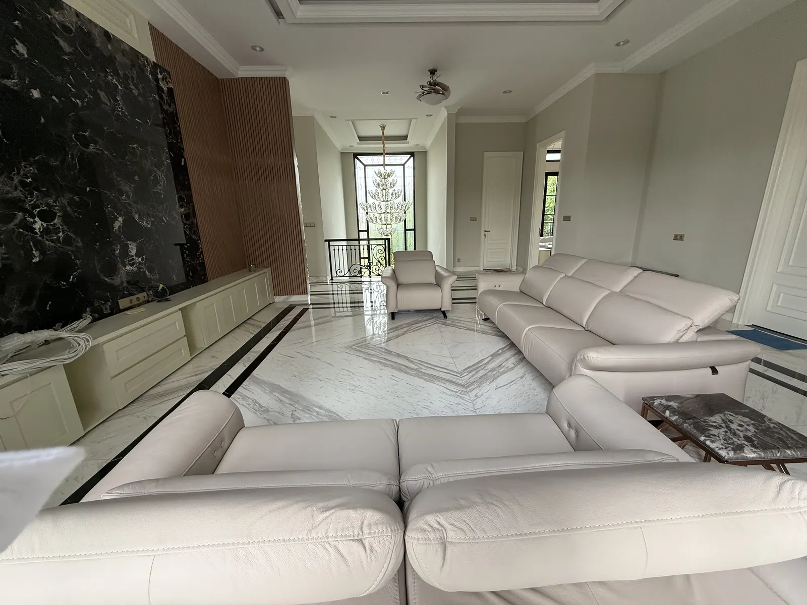 Contemporary Classic Residence