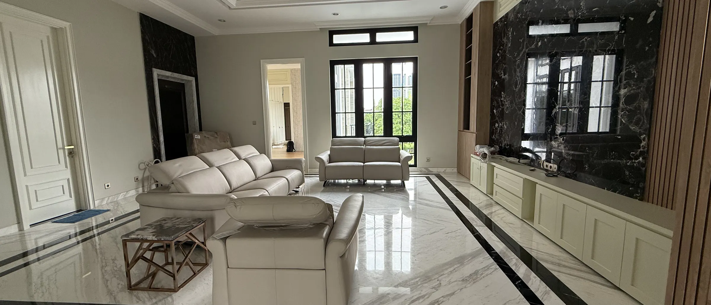 Rumah Klasik Kontemporer